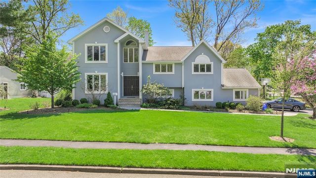 1 Collins Avenue, Closter, NJ 07624