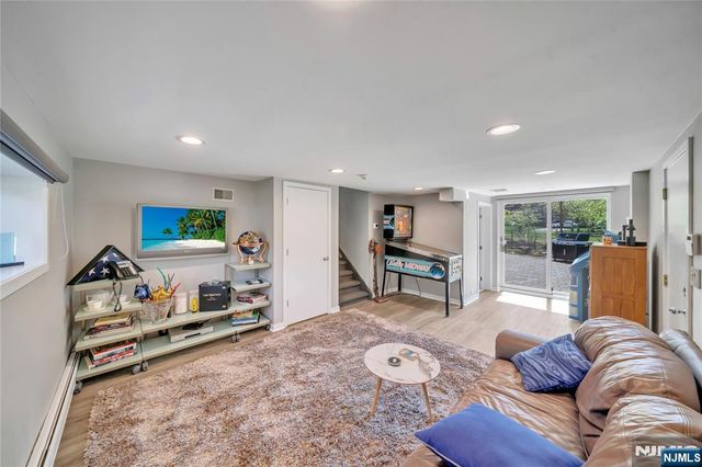 1 Collins Avenue, Closter, NJ 07624