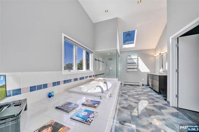 1 Collins Avenue, Closter, NJ 07624
