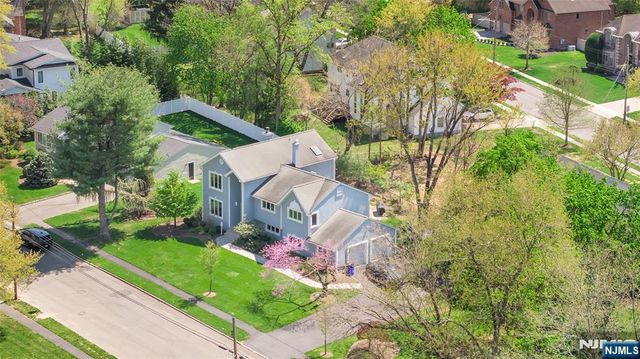 1 Collins Avenue, Closter, NJ 07624