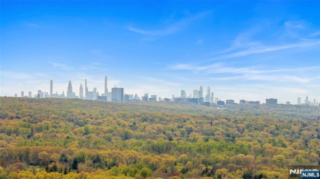 1 Collins Avenue, Closter, NJ 07624