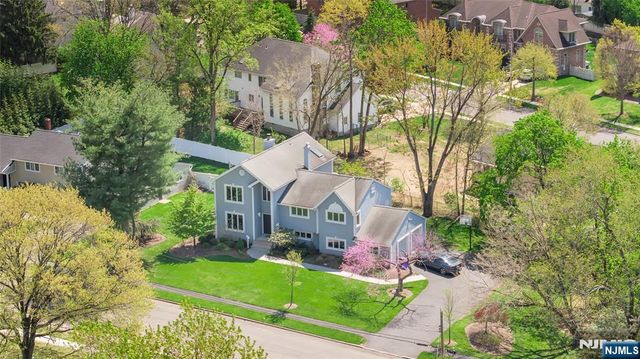 1 Collins Avenue, Closter, NJ 07624