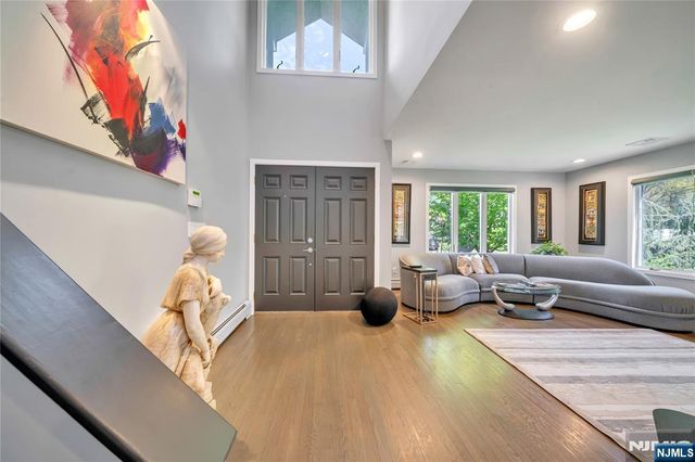1 Collins Avenue, Closter, NJ 07624