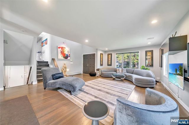 1 Collins Avenue, Closter, NJ 07624