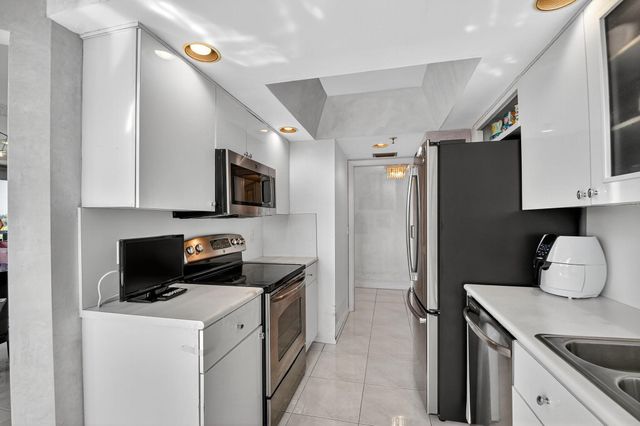 5301 Fountains Drive S 501, Lake Worth, FL 33467