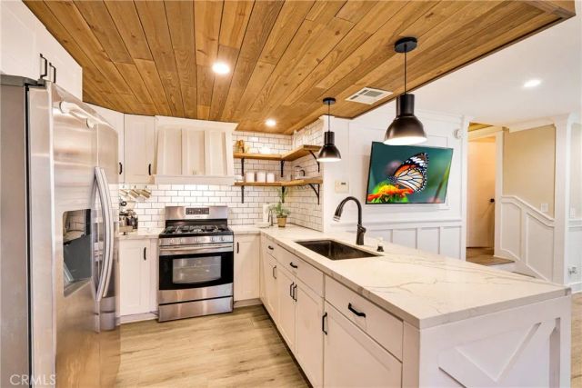 6431 Rugby Avenue E, Huntington Park, CA 90255