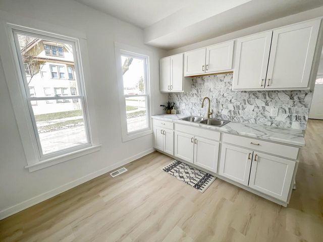 3249 N 14th STREET, Milwaukee, WI 53206
