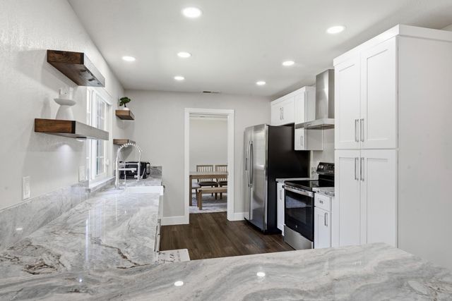 2017 Bridgewood Way, Modesto, CA 95355