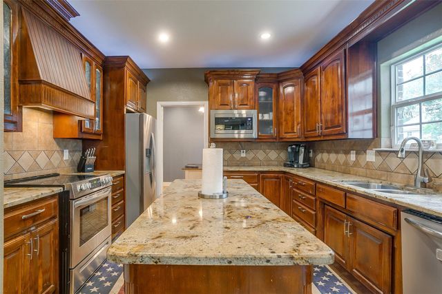 6329 Canyon Trail, Lake Worth, TX 76135