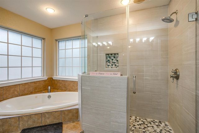 6329 Canyon Trail, Lake Worth, TX 76135