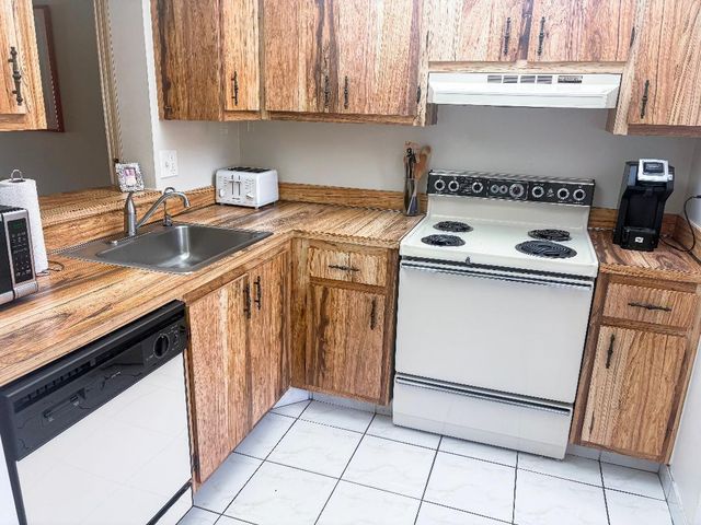 7561 NW 1st Street 207, Margate, FL 33063