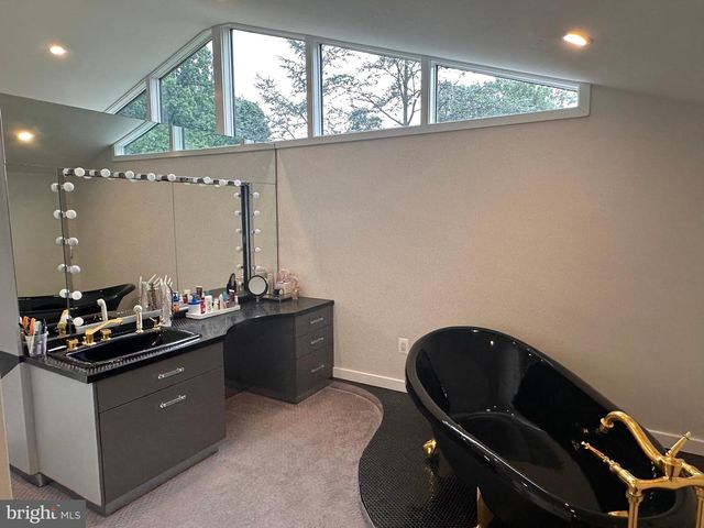 6005 NEILWOOD, North Bethesda, MD 20852