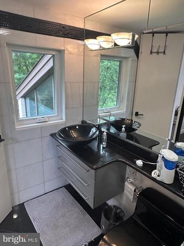 6005 NEILWOOD, North Bethesda, MD 20852