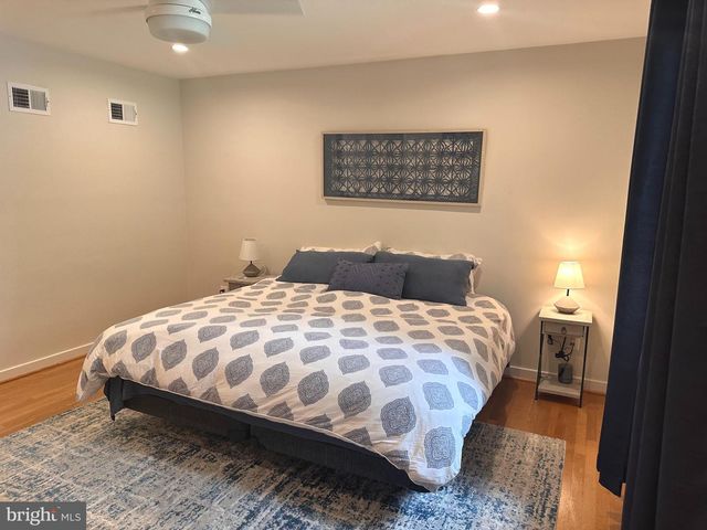 6005 NEILWOOD, North Bethesda, MD 20852