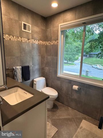 6005 NEILWOOD, North Bethesda, MD 20852