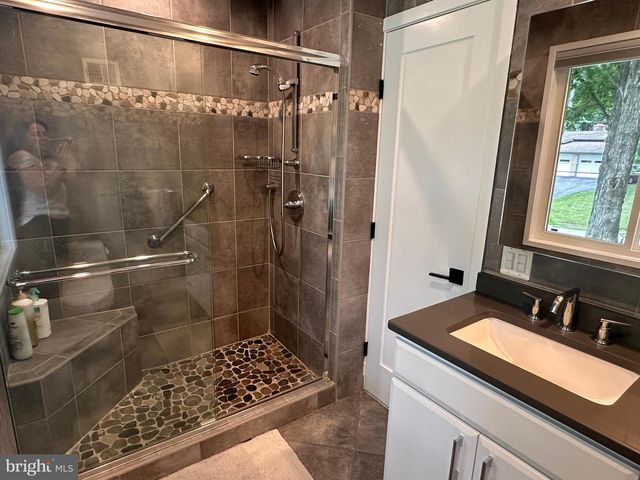 6005 NEILWOOD, North Bethesda, MD 20852