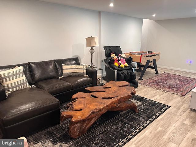 6005 NEILWOOD, North Bethesda, MD 20852