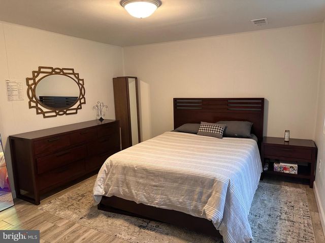 6005 NEILWOOD, North Bethesda, MD 20852