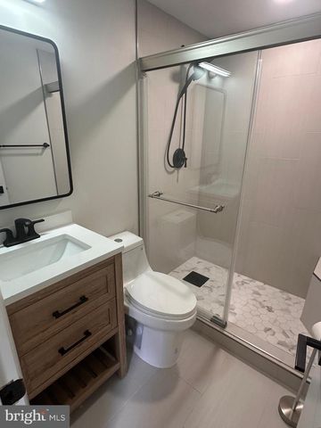 6005 NEILWOOD, North Bethesda, MD 20852