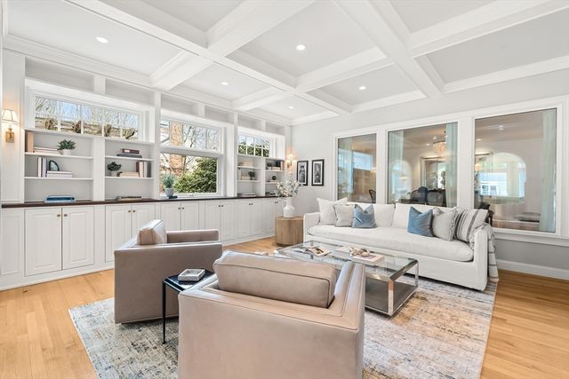 27 Radcliffe Rd, Wellesley, MA 02482