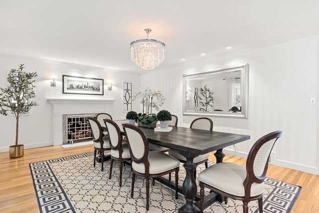 27 Radcliffe Rd, Wellesley, MA 02482