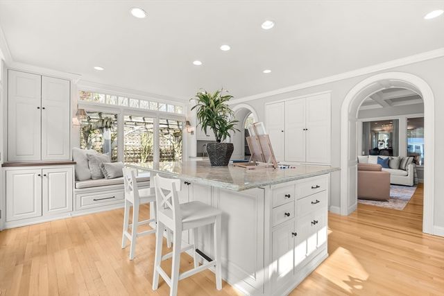 27 Radcliffe Rd, Wellesley, MA 02482