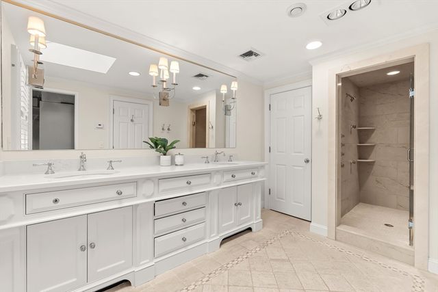 27 Radcliffe Rd, Wellesley, MA 02482