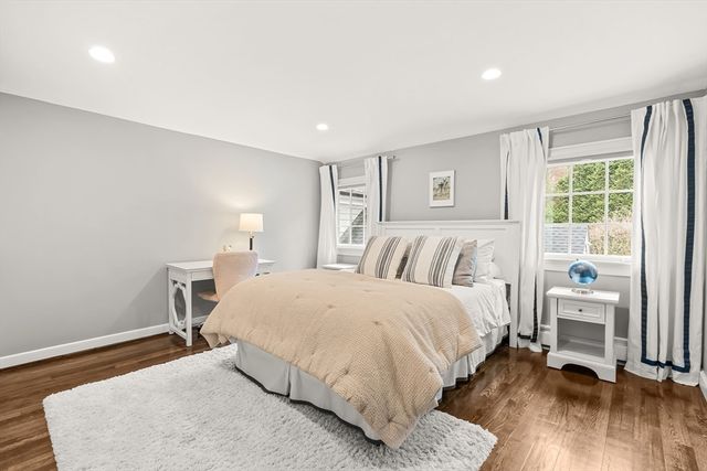 27 Radcliffe Rd, Wellesley, MA 02482