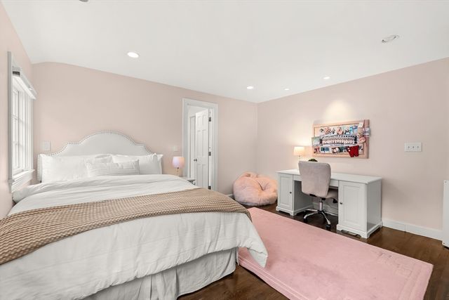 27 Radcliffe Rd, Wellesley, MA 02482