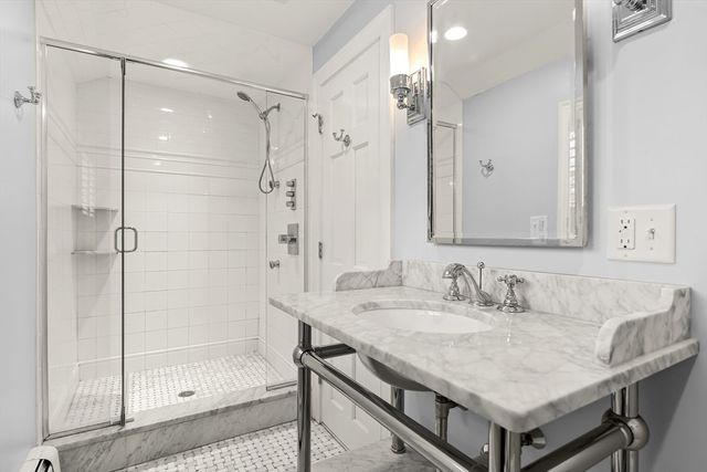 27 Radcliffe Rd, Wellesley, MA 02482