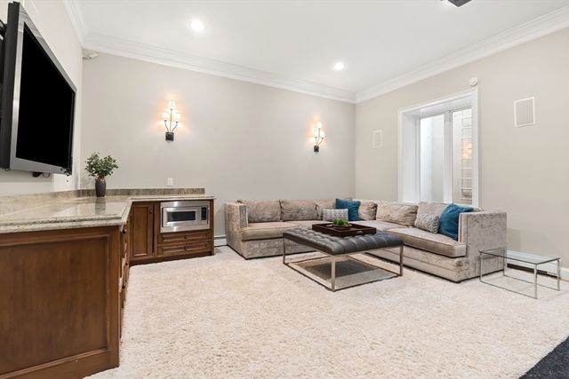 27 Radcliffe Rd, Wellesley, MA 02482