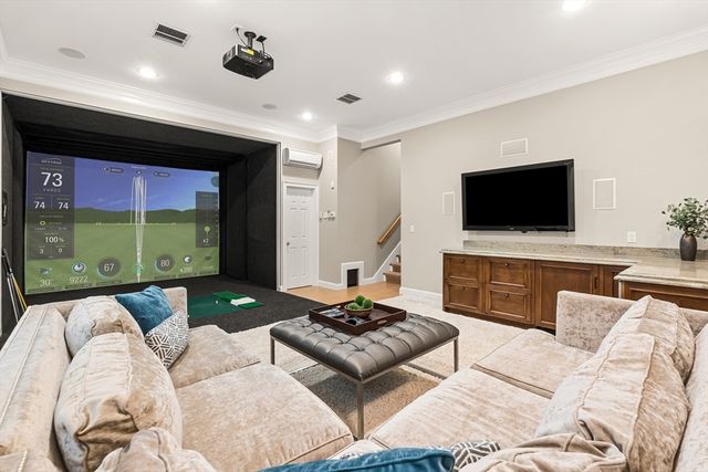 27 Radcliffe Rd, Wellesley, MA 02482