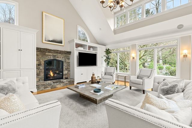 27 Radcliffe Rd, Wellesley, MA 02482