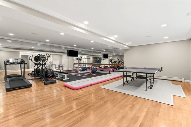 27 Radcliffe Rd, Wellesley, MA 02482