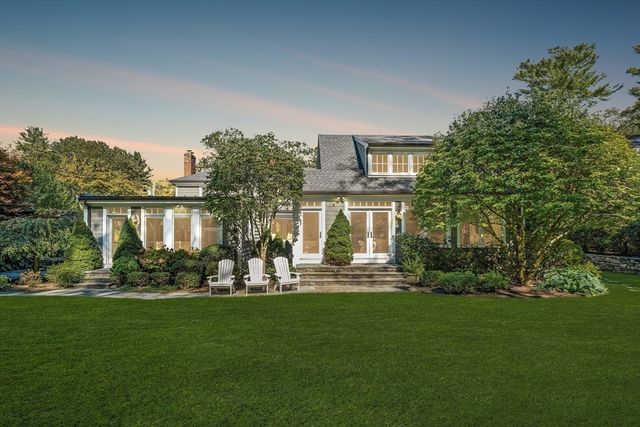 27 Radcliffe Rd, Wellesley, MA 02482