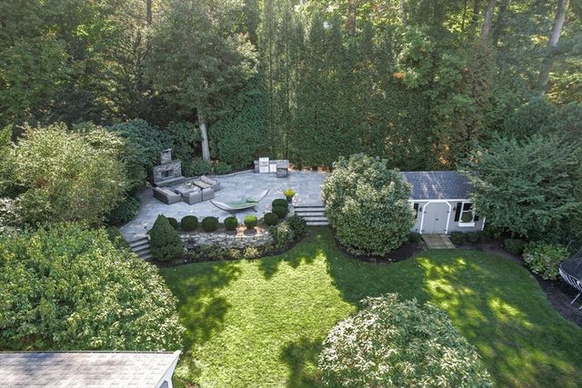 27 Radcliffe Rd, Wellesley, MA 02482