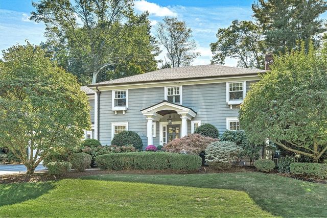 27 Radcliffe Rd, Wellesley, MA 02482