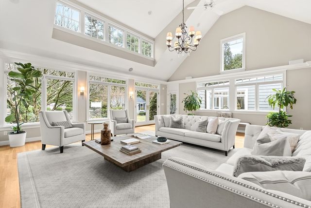 27 Radcliffe Rd, Wellesley, MA 02482