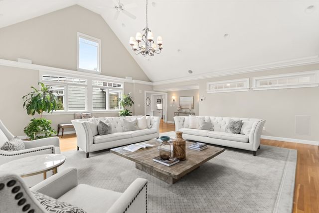 27 Radcliffe Rd, Wellesley, MA 02482