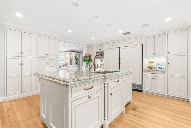 27 Radcliffe Rd, Wellesley, MA 02482