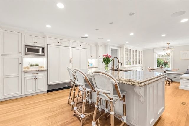 27 Radcliffe Rd, Wellesley, MA 02482