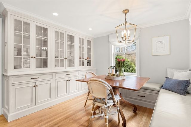 27 Radcliffe Rd, Wellesley, MA 02482