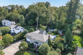 27 Radcliffe Rd, Wellesley, MA 02482