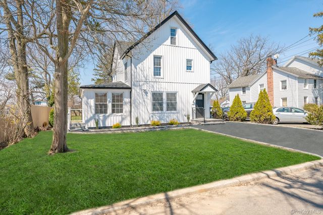 227 N Railroad Avenue, Babylon, NY 11702
