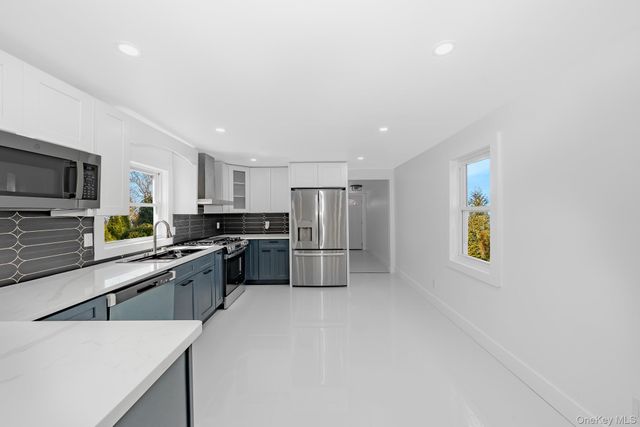 227 N Railroad Avenue, Babylon, NY 11702