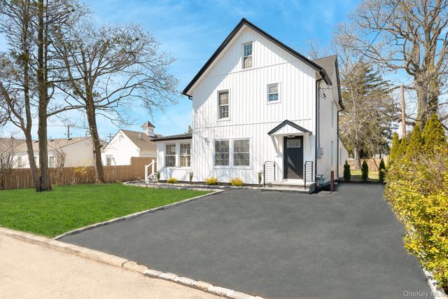 227 N Railroad Avenue, Babylon, NY 11702