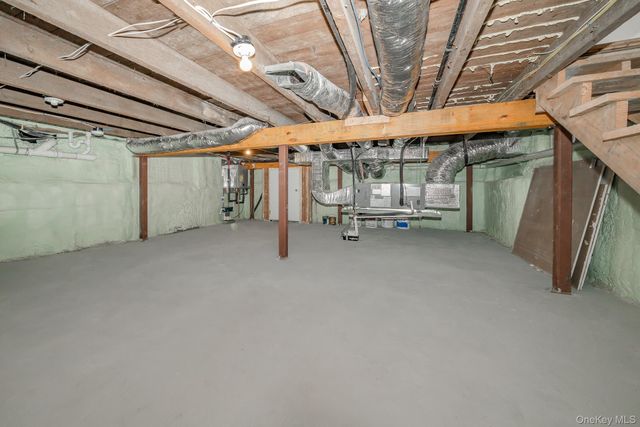 227 N Railroad Avenue, Babylon, NY 11702