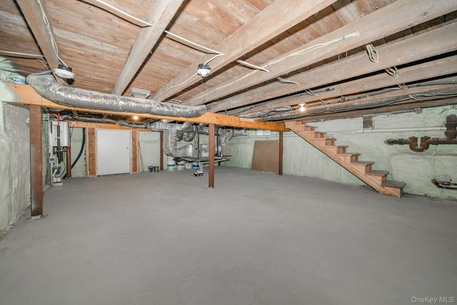 227 N Railroad Avenue, Babylon, NY 11702
