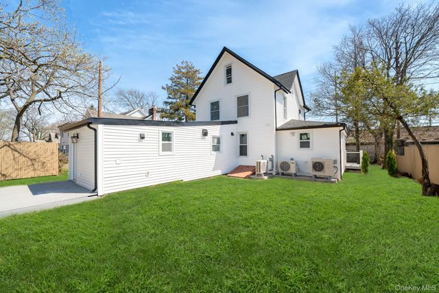 227 N Railroad Avenue, Babylon, NY 11702