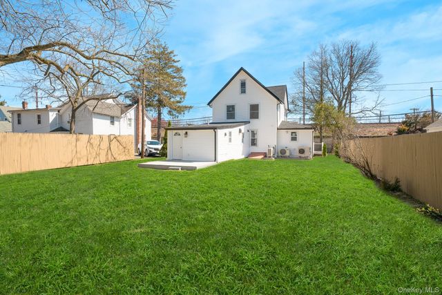 227 N Railroad Avenue, Babylon, NY 11702
